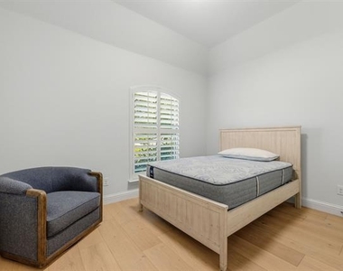 505 Inwood Street - Photo Thumbnail 4