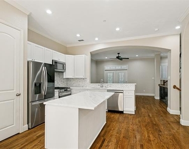 7212 Scotland Court - Photo Thumbnail 8
