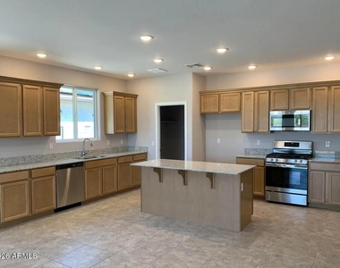 13484 W Range Mule Drive - Photo Thumbnail 5