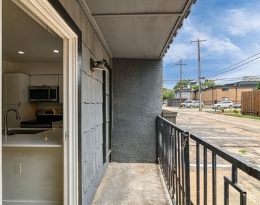 2722 Throckmorton Street - Photo Thumbnail 13