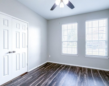 1515 Creek Springs Drive - Photo Thumbnail 4