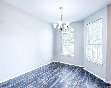 1515 Creek Springs Drive - Photo Thumbnail 5
