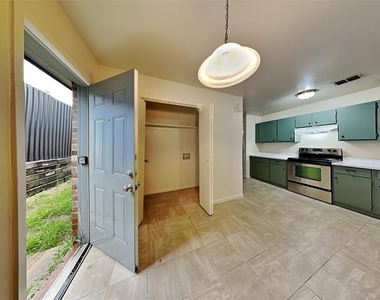 2955 Loving Avenue - Photo Thumbnail 18