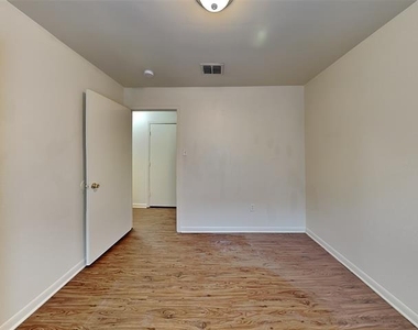 2955 Loving Avenue - Photo Thumbnail 16