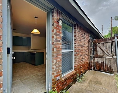 2955 Loving Avenue - Photo Thumbnail 4