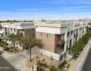 406 W 7th Street - Photo Thumbnail 16