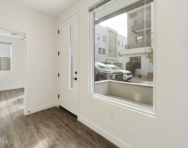 406 W 7th Street - Photo Thumbnail 1