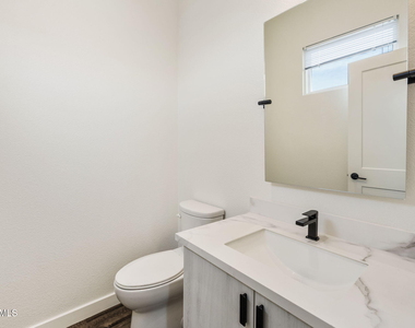 406 W 7th Street - Photo Thumbnail 8