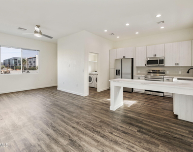 406 W 7th Street - Photo Thumbnail 5