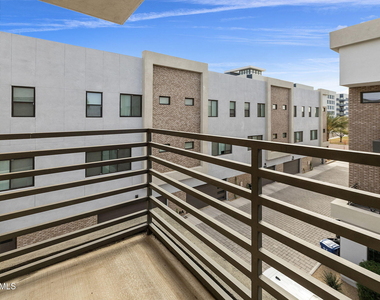 406 W 7th Street - Photo Thumbnail 6