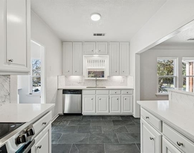 4147 Emerson Avenue - Photo Thumbnail 5