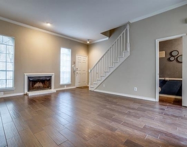 4325 Bowser Avenue - Photo Thumbnail 3