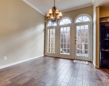 4325 Bowser Avenue - Photo Thumbnail 5