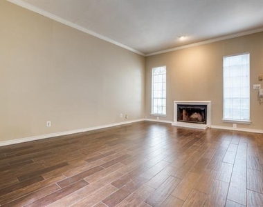 4325 Bowser Avenue - Photo Thumbnail 2