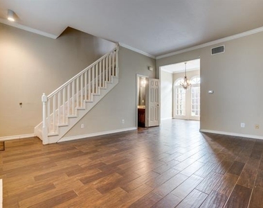 4325 Bowser Avenue - Photo Thumbnail 4