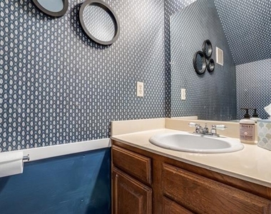 4325 Bowser Avenue - Photo Thumbnail 9