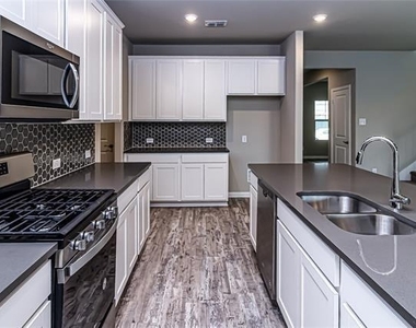 448 Ella Lane - Photo Thumbnail 4