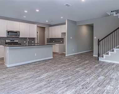 448 Ella Lane - Photo Thumbnail 7