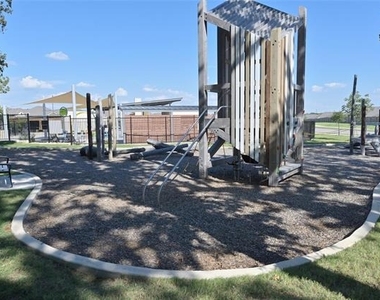 2304 Blackcap Street - Photo Thumbnail 6