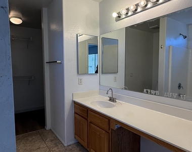 12930 W Lamar Road - Photo Thumbnail 20