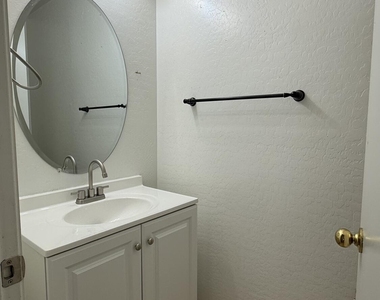 12930 W Lamar Road - Photo Thumbnail 24