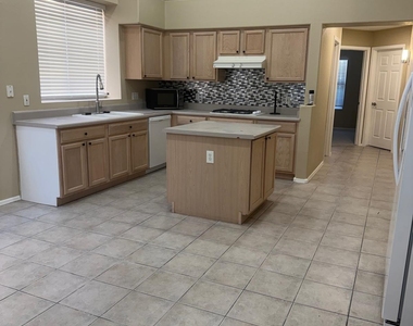 5434 W Saint John Road - Photo Thumbnail 6