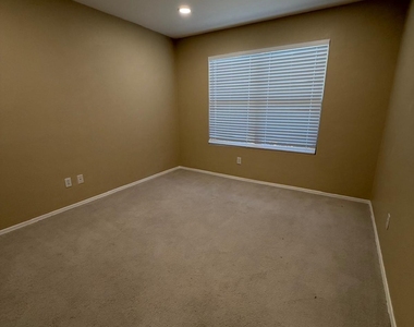 5434 W Saint John Road - Photo Thumbnail 16