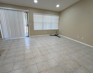 5434 W Saint John Road - Photo Thumbnail 10