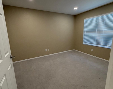 5434 W Saint John Road - Photo Thumbnail 12