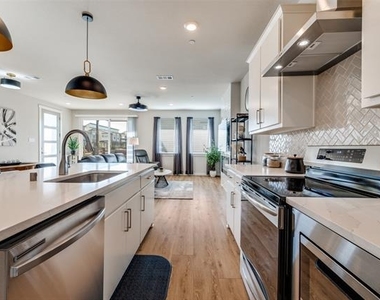 3711 Rosemont Drive - Photo Thumbnail 10