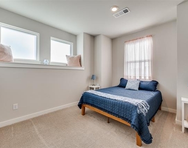 3711 Rosemont Drive - Photo Thumbnail 14