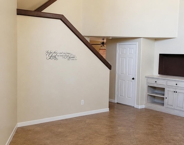 14138 N 158th Court - Photo Thumbnail 2