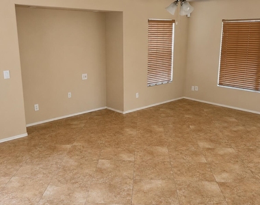 14138 N 158th Court - Photo Thumbnail 5