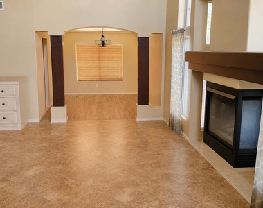 14138 N 158th Court - Photo Thumbnail 3