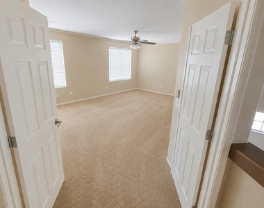 14138 N 158th Court - Photo Thumbnail 8