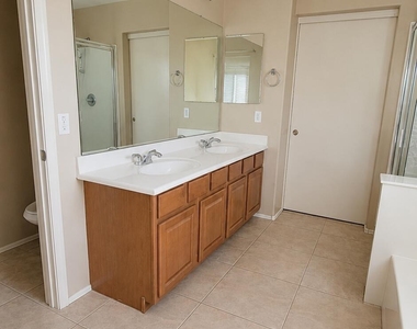 14138 N 158th Court - Photo Thumbnail 10