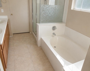 14138 N 158th Court - Photo Thumbnail 9