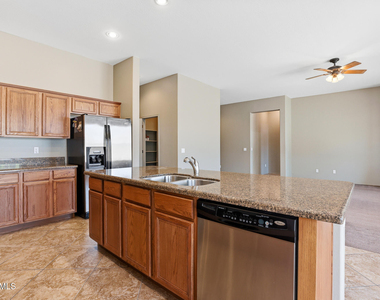 18185 W Rimrock Street - Photo Thumbnail 11