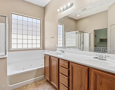 18185 W Rimrock Street - Photo Thumbnail 5