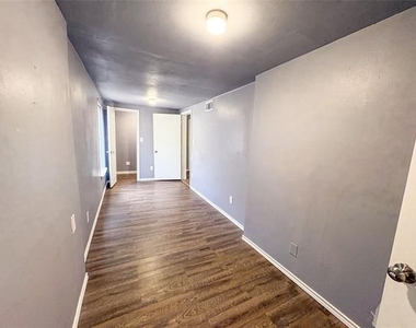 528 W Florence - Photo Thumbnail 5