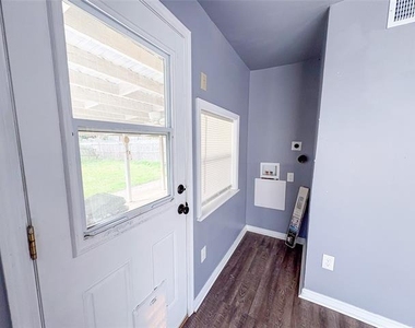 528 W Florence - Photo Thumbnail 15