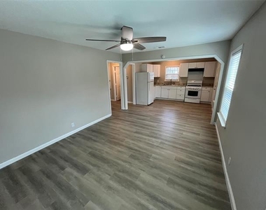 2546 Searcy Drive - Photo Thumbnail 2
