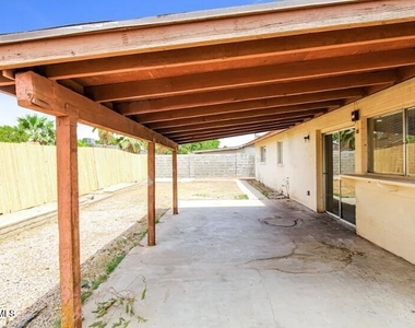 7556 W Turney Avenue - Photo Thumbnail 6