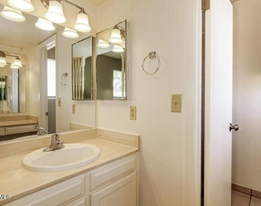 7556 W Turney Avenue - Photo Thumbnail 4