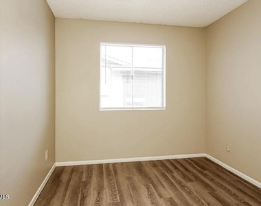 7556 W Turney Avenue - Photo Thumbnail 5