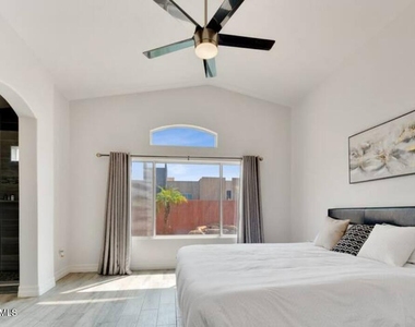 8771 E Pinchot Avenue - Photo Thumbnail 7