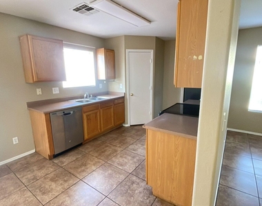 7381 W Palo Verde Drive - Photo Thumbnail 4