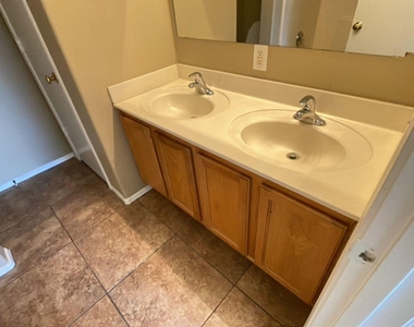 7381 W Palo Verde Drive - Photo Thumbnail 9