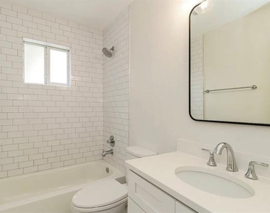 425 N Rosemont Avenue - Photo Thumbnail 2