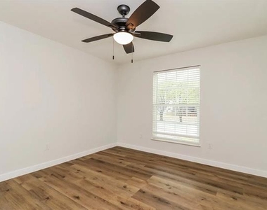 425 N Rosemont Avenue - Photo Thumbnail 1